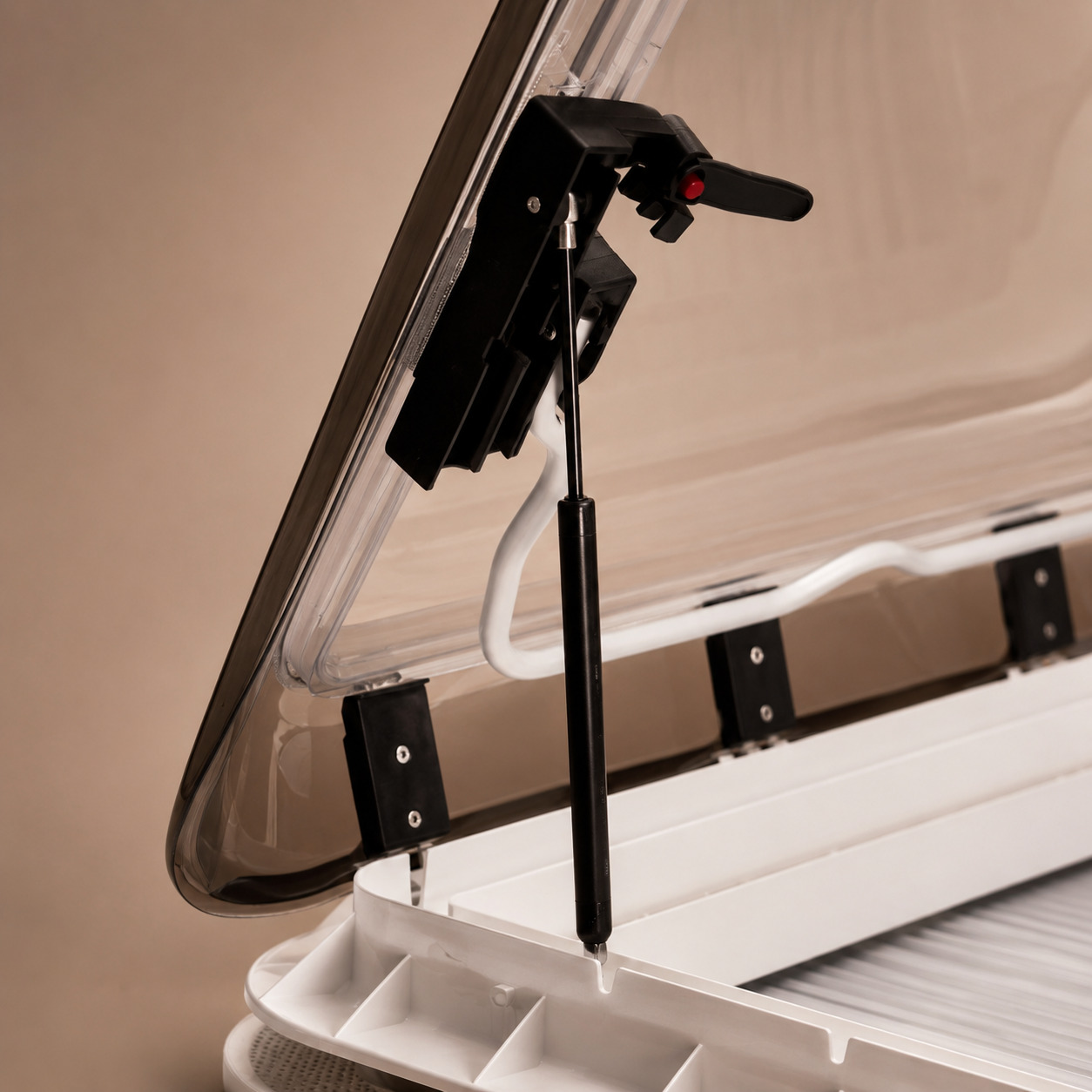 Ventana de Techo para Caravana, 700*500 claraboya homologado 43R con Luz LED, Mosquitera y Oscurecedor, Apertura Manual hasta 60°, Doble Cúpula Acrílica con Ventilación Permanente - Imagen 6
